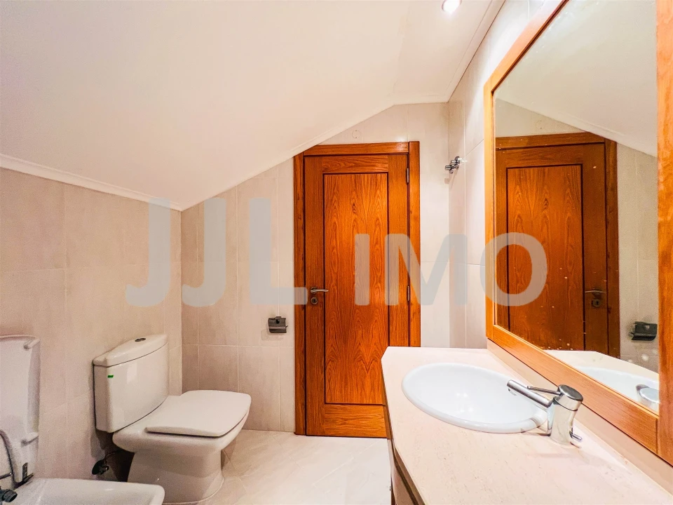 Moradia T3 para Arrendamento em Santa Maria e São Miguel, São Martinho, São Pedro Penaferrim Foto 39