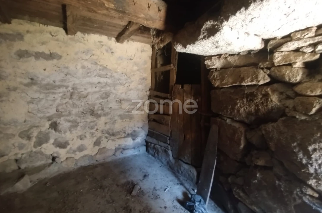 Moradia T14 para Venda em Peva e Segões Foto 24