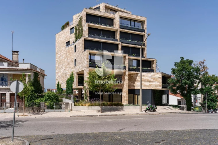 Apartamento T1 para Arrendamento em Santo Antonio dos Olivais