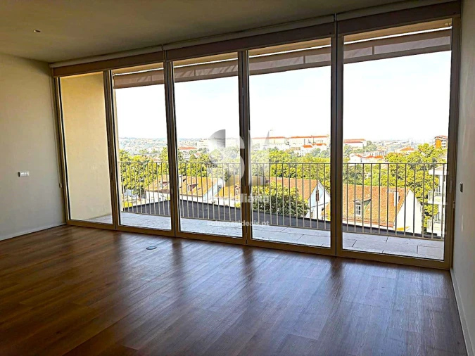 Apartamento T1 para Arrendamento em Santo Antonio dos Olivais Foto 5