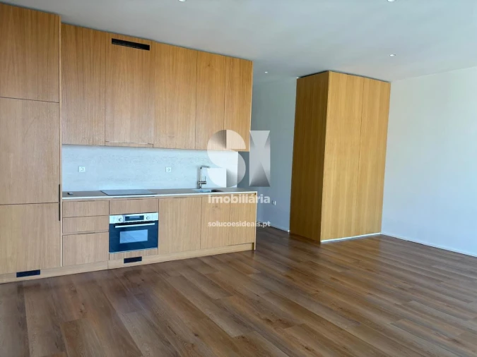 Apartamento T1 para Arrendamento em Santo Antonio dos Olivais Foto 7