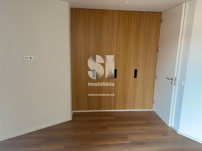 Apartamento T1 para Arrendamento em Santo Antonio dos Olivais Foto 12