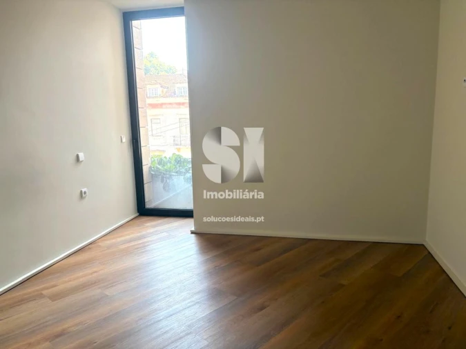 Apartamento T1 para Arrendamento em Santo Antonio dos Olivais Foto 13