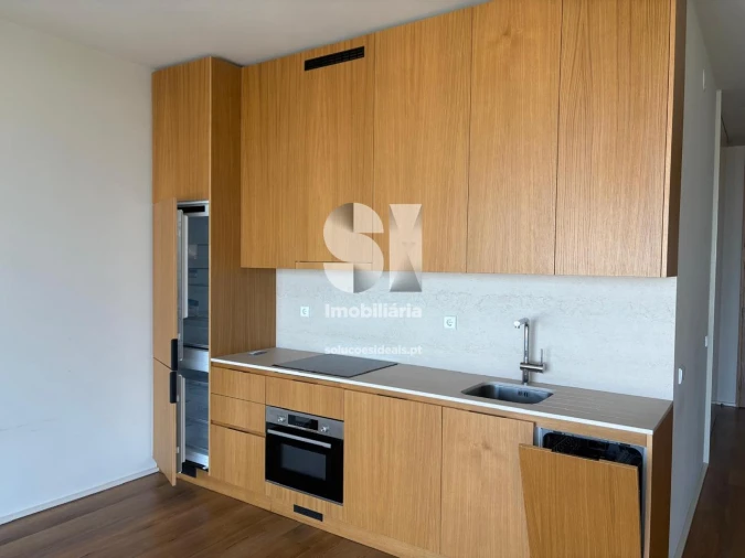 Apartamento T1 para Arrendamento em Santo Antonio dos Olivais Foto 8