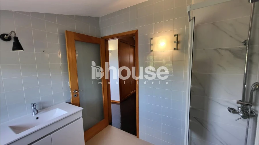 Apartamento T2 para Arrendamento em Amarante (São Gonçalo), Madalena, Cepelos e Gatão Foto 27