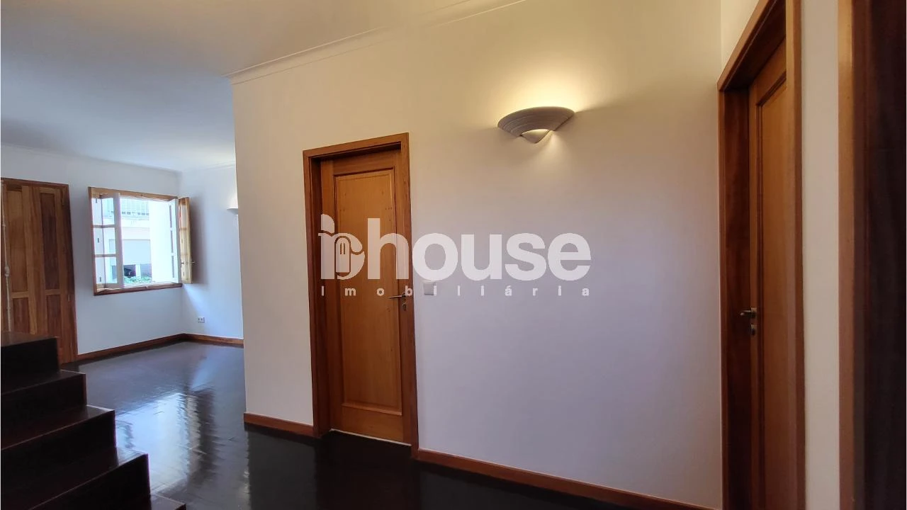 Apartamento T2 para Arrendamento em Amarante (São Gonçalo), Madalena, Cepelos e Gatão Foto 2