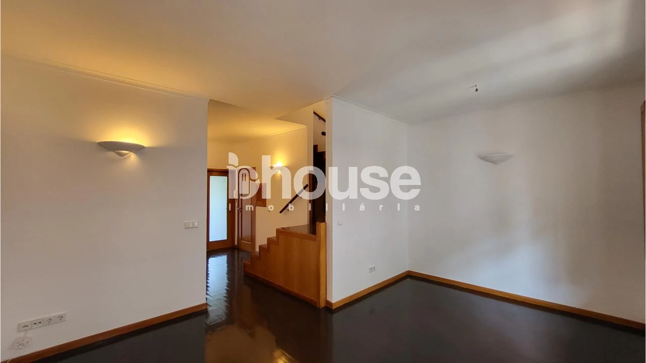 Apartamento T2 para Arrendamento em Amarante (São Gonçalo), Madalena, Cepelos e Gatão Foto 5