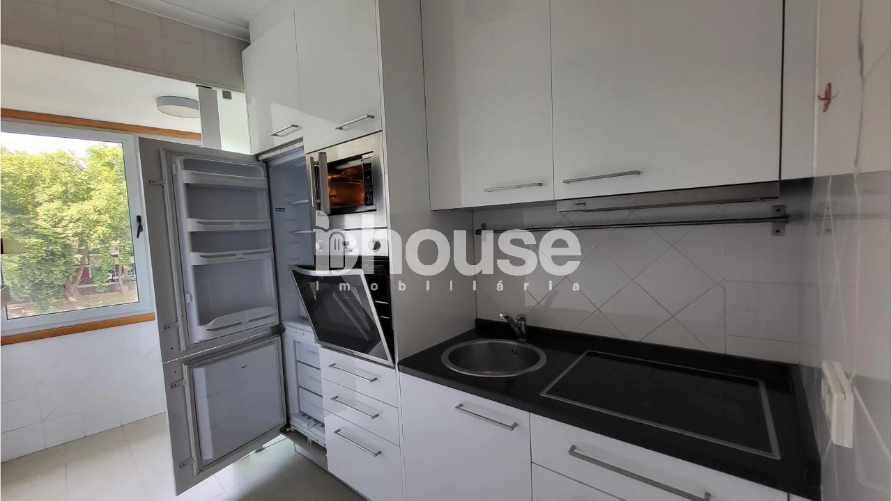 Apartamento T2 para Arrendamento em Amarante (São Gonçalo), Madalena, Cepelos e Gatão Foto 11