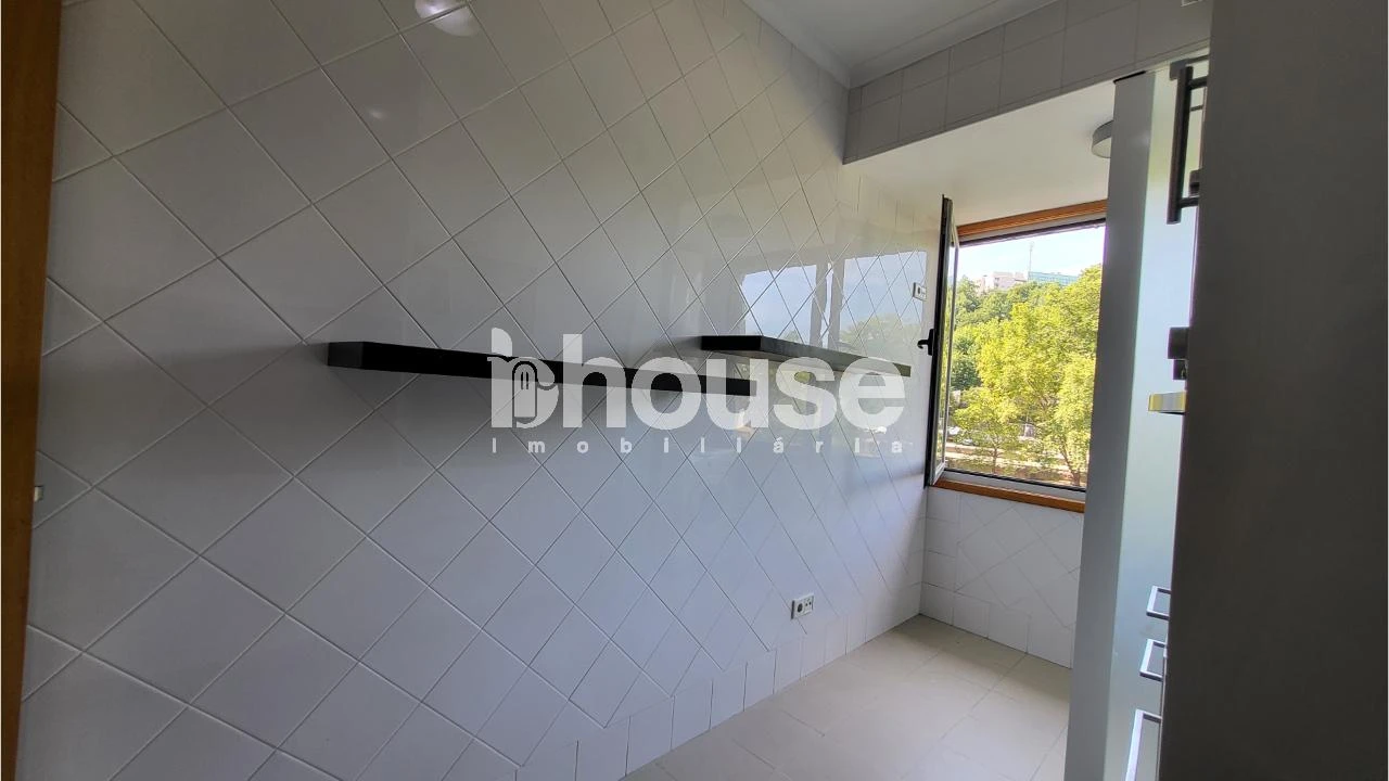 Apartamento T2 para Arrendamento em Amarante (São Gonçalo), Madalena, Cepelos e Gatão Foto 14