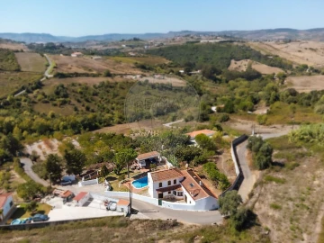 Moradia T4 para Venda em Castanheira do Ribatejo e Cachoeiras