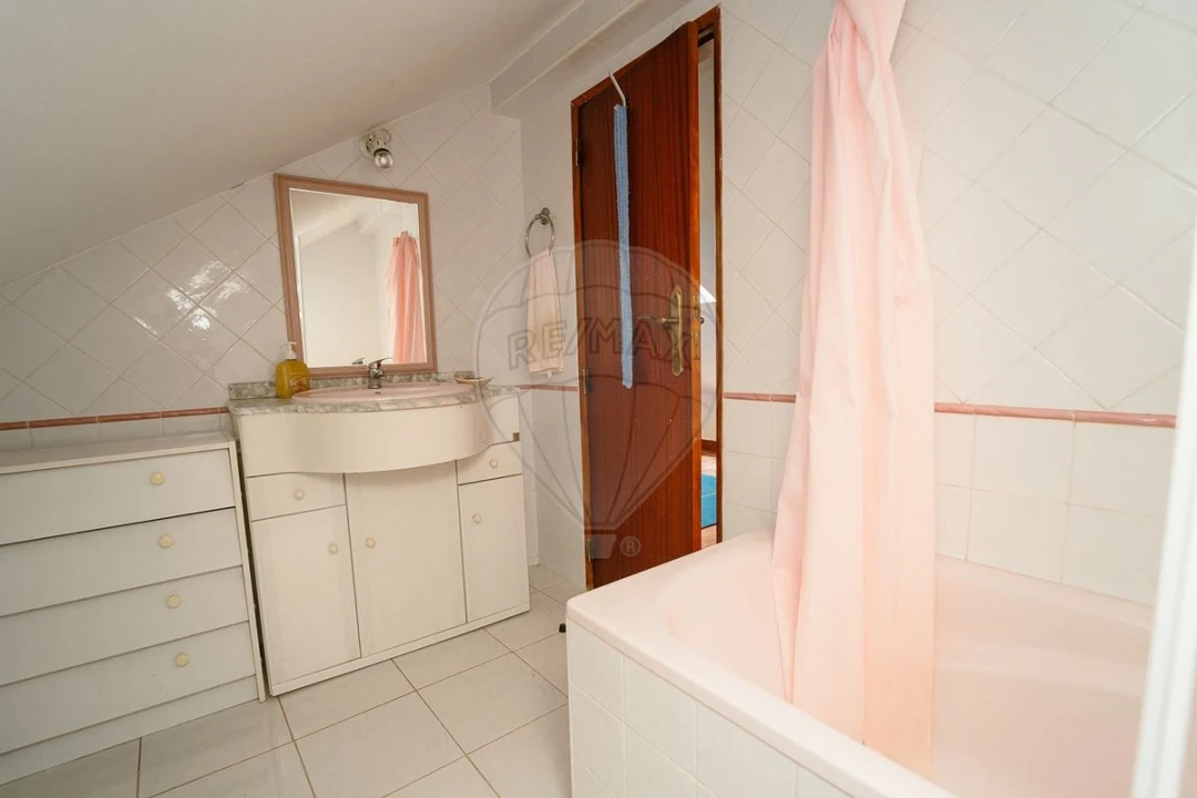 Moradia T4 para Venda em Castanheira do Ribatejo e Cachoeiras Foto 34