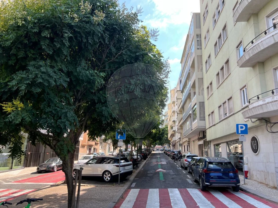 Apartamento T4 para Venda em Avenidas Novas Foto 2