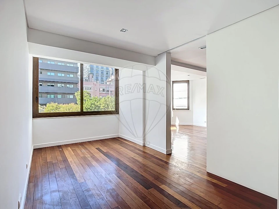Apartamento T4 para Venda em Avenidas Novas Foto 13