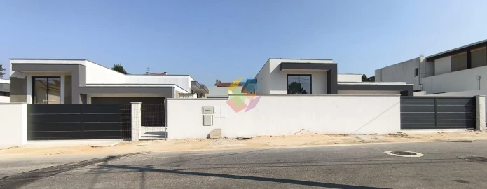 Moradia T4 para Venda em Santa Maria da Feira, Travanca, Sanfins e Espargo