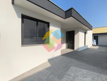 Moradia T4 para Venda em Santa Maria da Feira, Travanca, Sanfins e Espargo