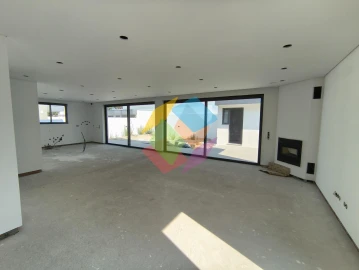 Moradia T4 para Venda em Santa Maria da Feira, Travanca, Sanfins e Espargo