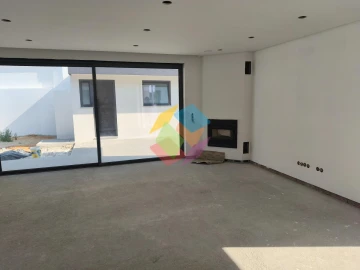 Moradia T4 para Venda em Santa Maria da Feira, Travanca, Sanfins e Espargo