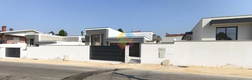 Moradia T4 para Venda em Santa Maria da Feira, Travanca, Sanfins e Espargo