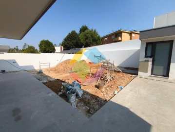 Moradia T4 para Venda em Santa Maria da Feira, Travanca, Sanfins e Espargo