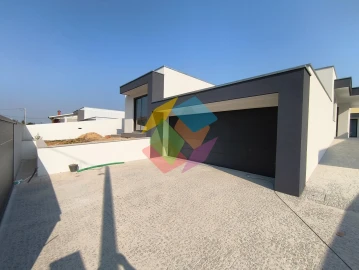 Moradia T4 para Venda em Santa Maria da Feira, Travanca, Sanfins e Espargo