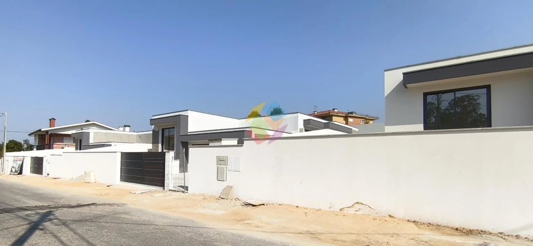 Moradia T4 para Venda em Santa Maria da Feira, Travanca, Sanfins e Espargo Foto 3