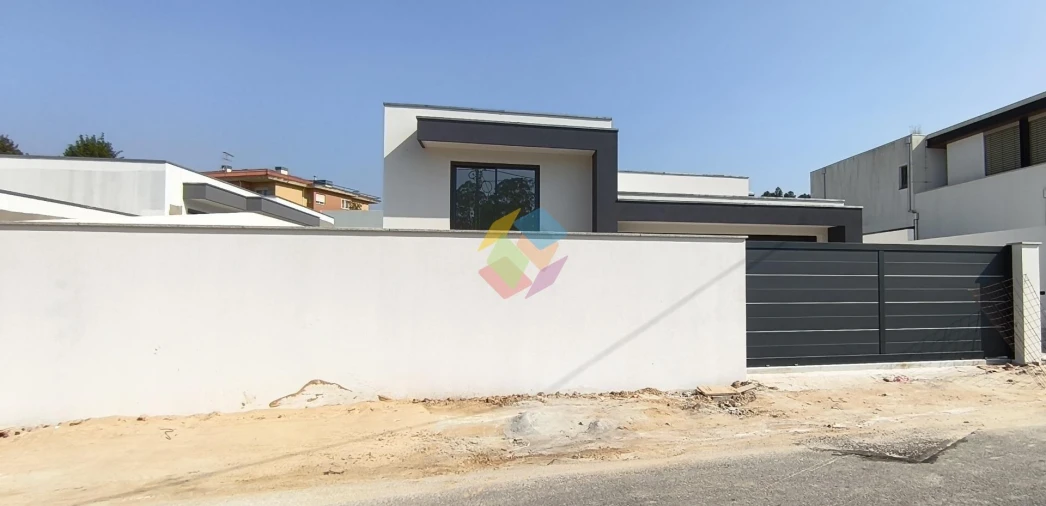 Moradia T4 para Venda em Santa Maria da Feira, Travanca, Sanfins e Espargo Foto 4