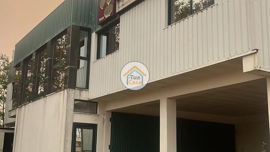 Armazém para Venda em Fiães