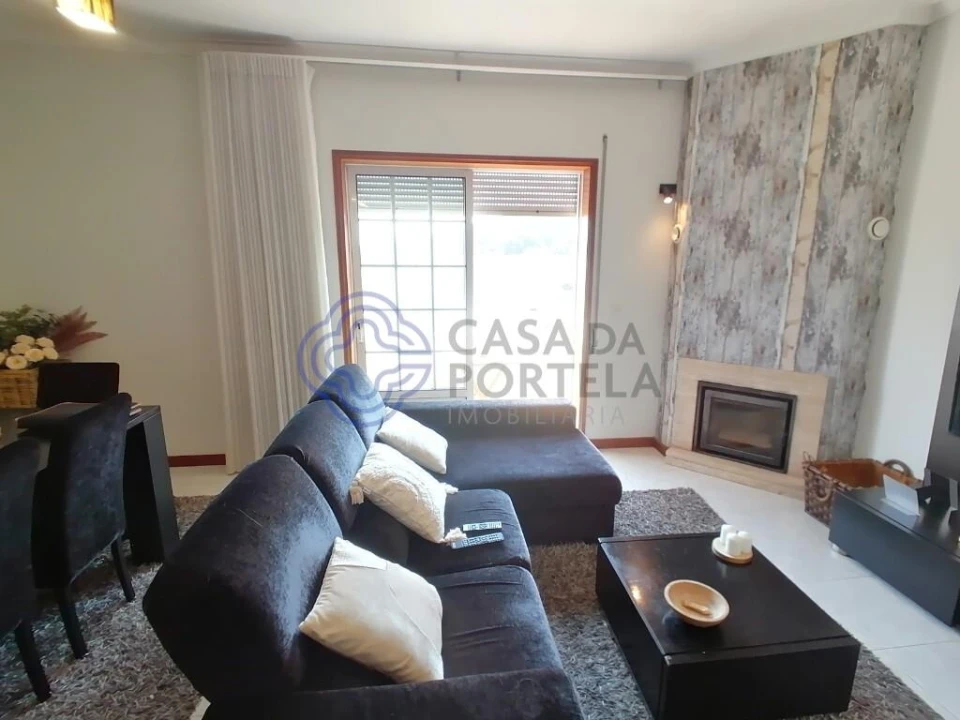 Moradia T3 para Venda em Vilar de Andorinho Foto 3