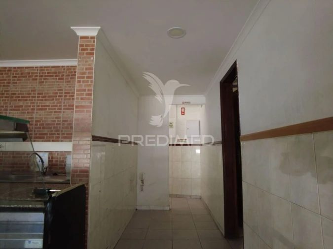 Loja para Arrendamento em Olhão Foto 7