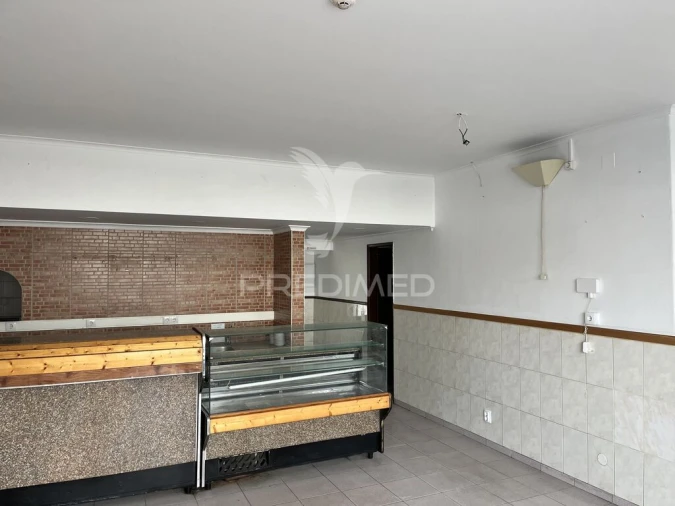 Loja para Arrendamento em Olhão Foto 2