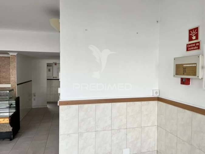 Loja para Arrendamento em Olhão Foto 6