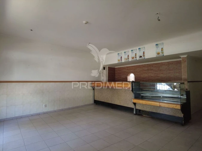 Loja para Arrendamento em Olhão Foto 4