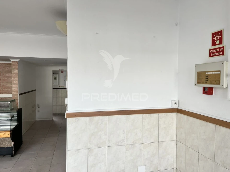 Loja para Arrendamento em Olhão Foto 6