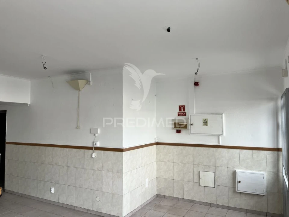 Loja para Arrendamento em Olhão Foto 5