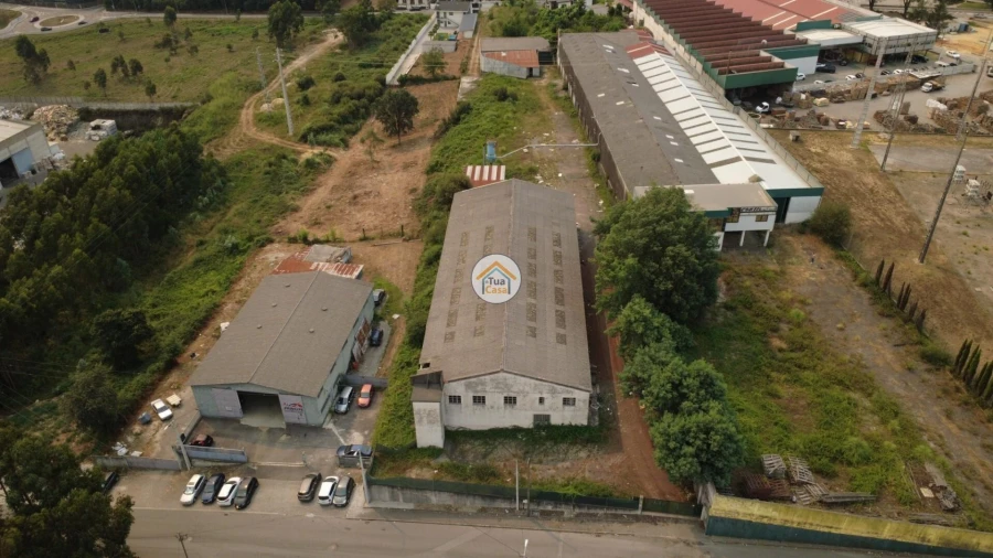 Armazém para Venda em Sanguedo