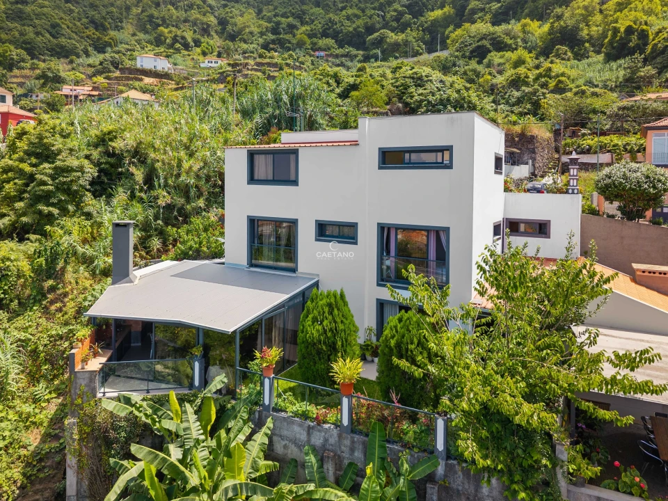 Moradia T4 para Venda em Ponta Delgada Foto 1