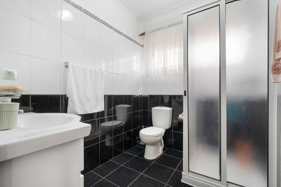 Moradia T4 para Venda em Ponta Delgada Foto 23