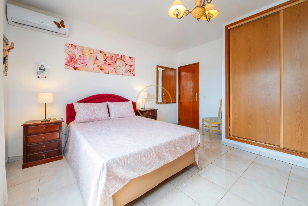 Moradia T4 para Arrendamento em Quarteira Foto 27