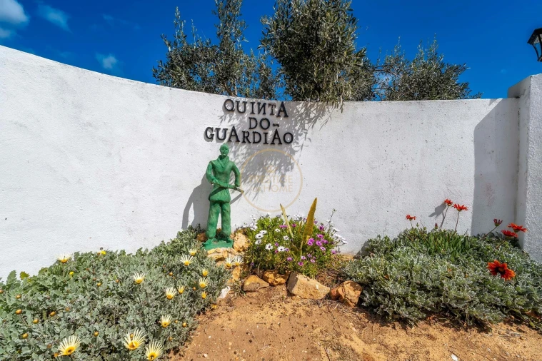 Moradia T4 para Arrendamento em Quarteira