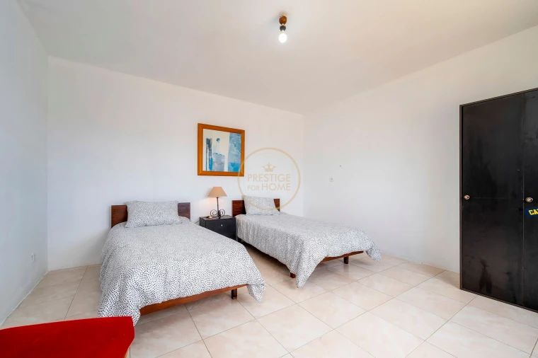 Moradia T4 para Arrendamento em Quarteira Foto 38