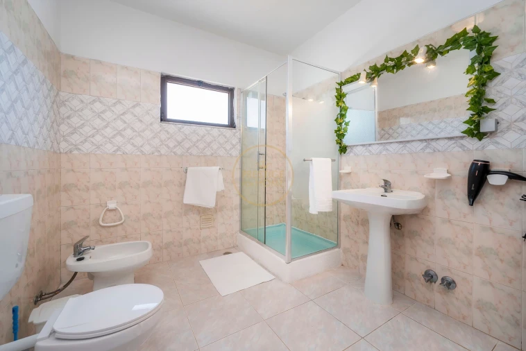 Moradia T4 para Arrendamento em Quarteira Foto 41