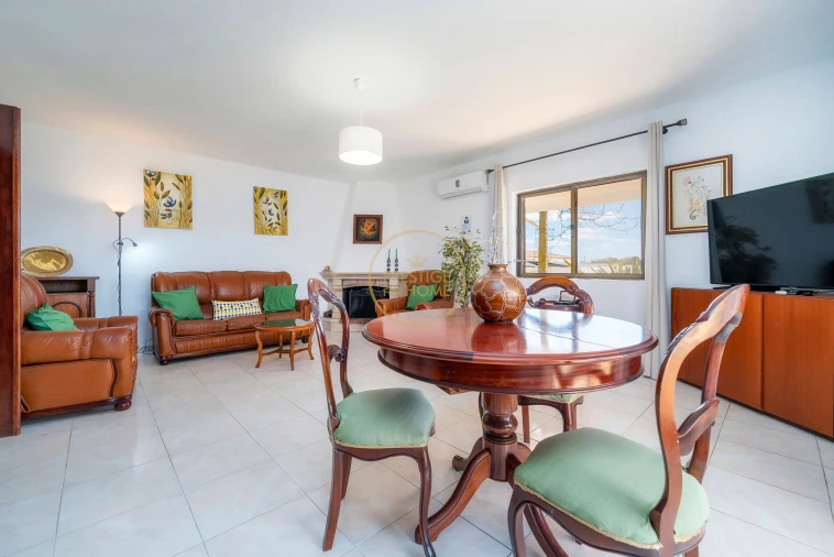 Moradia T4 para Arrendamento em Quarteira Foto 19