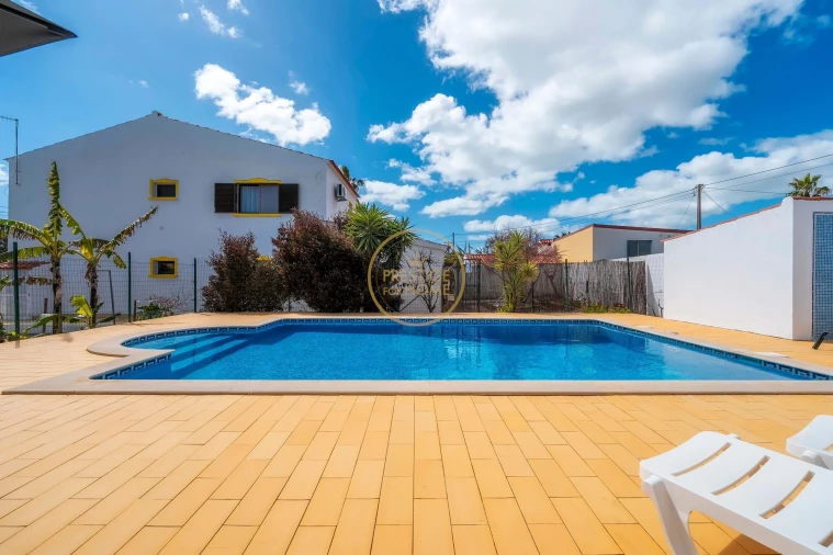 Moradia T4 para Arrendamento em Quarteira Foto 57