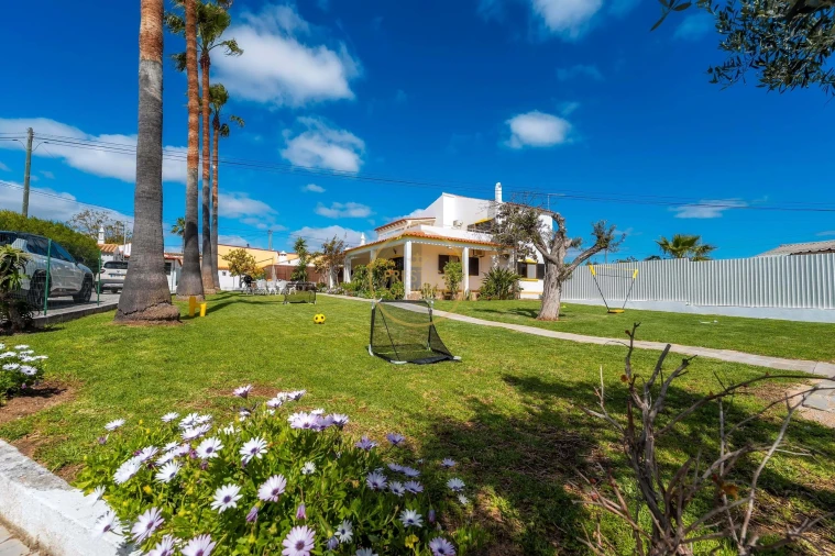 Moradia T4 para Arrendamento em Quarteira Foto 4