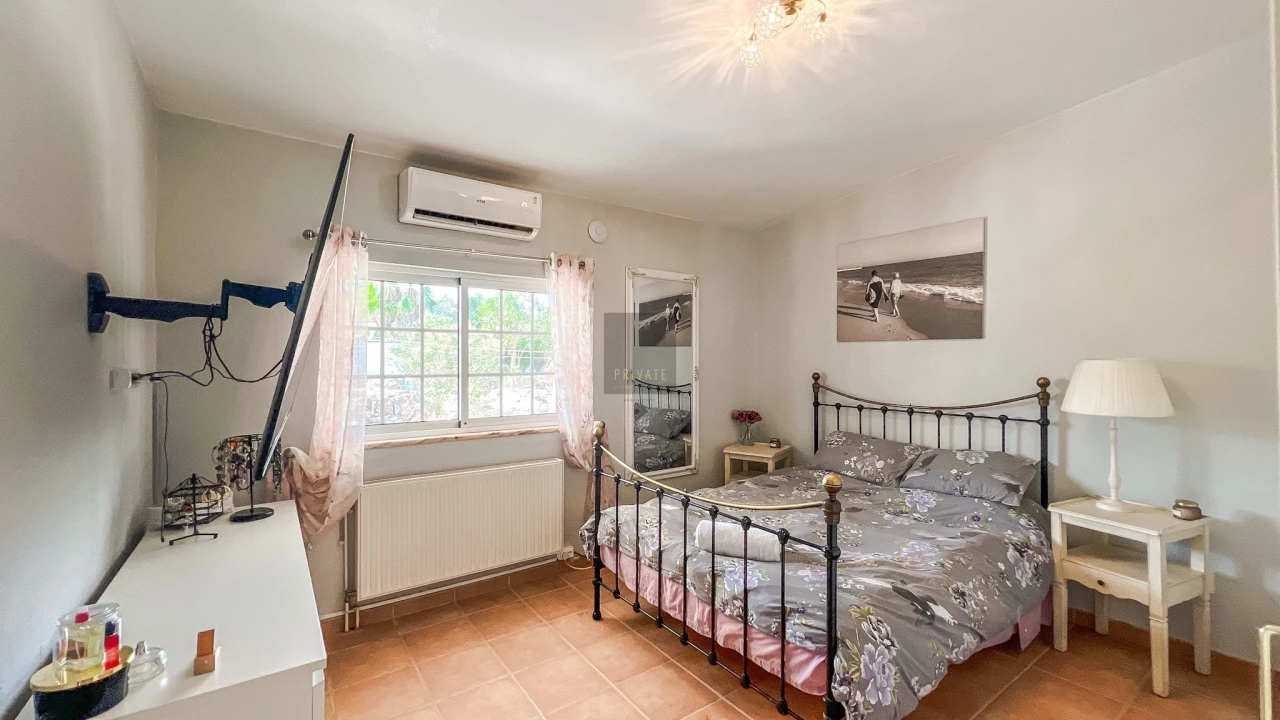 Moradia T5 para Venda em Santa Barbara de Nexe Foto 17