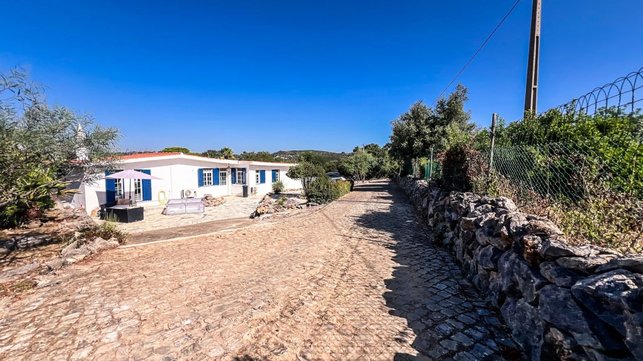 Moradia T5 para Venda em Santa Barbara de Nexe Foto 7