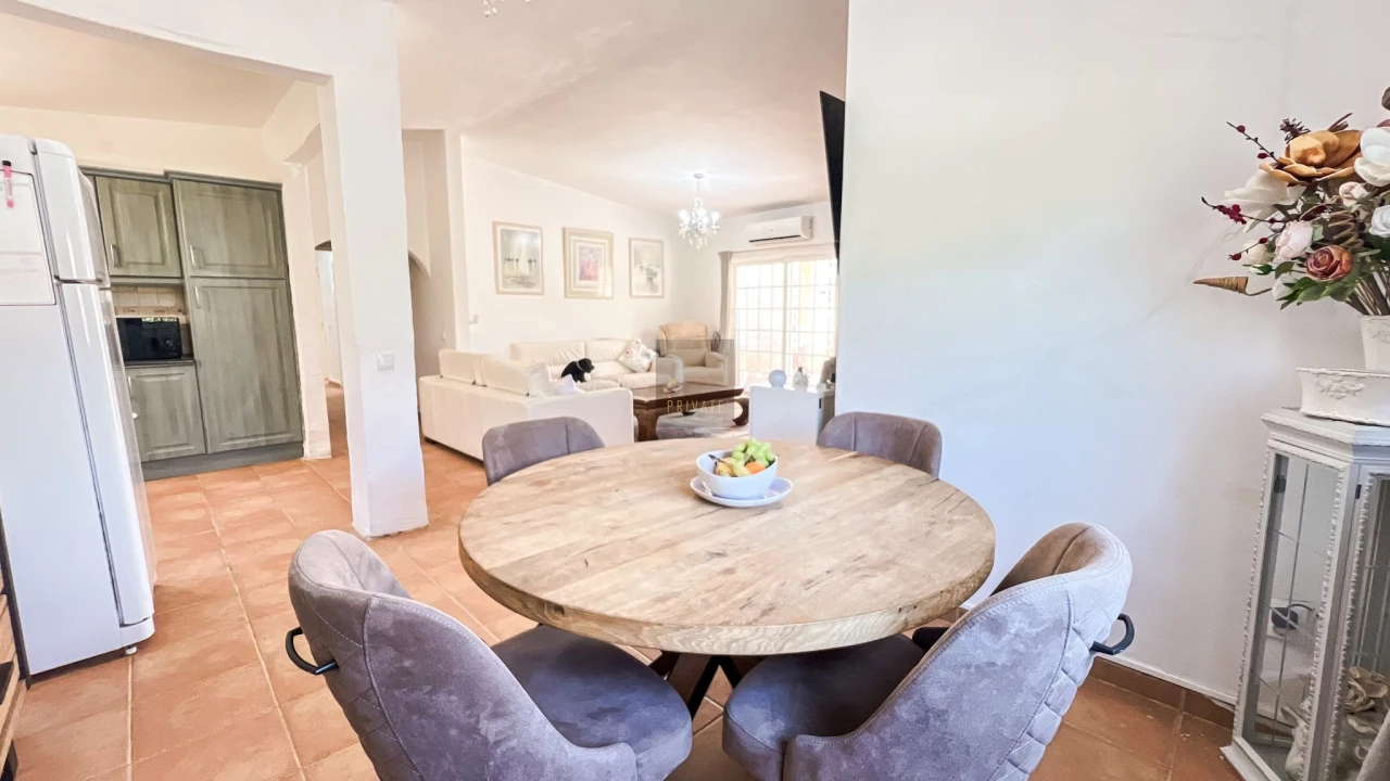 Moradia T5 para Venda em Santa Barbara de Nexe Foto 13