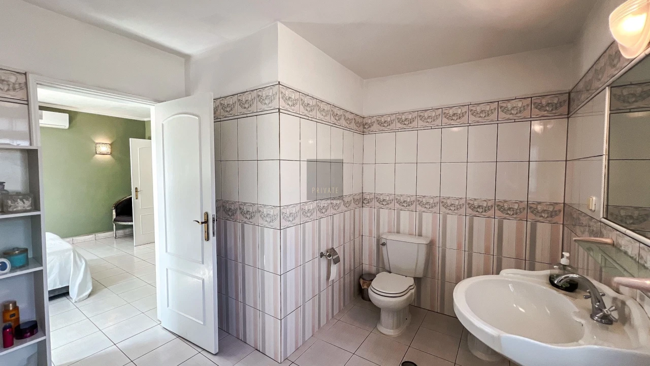 Moradia T5 para Venda em Santa Barbara de Nexe Foto 63