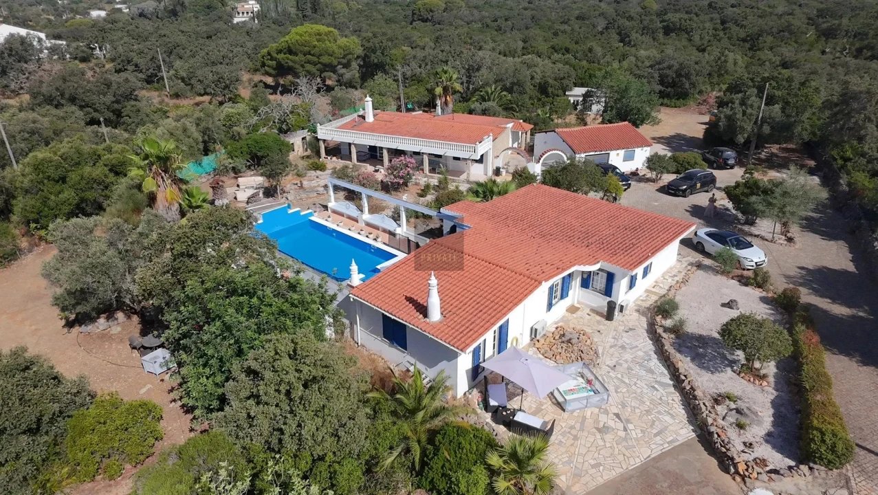 Moradia T5 para Venda em Santa Barbara de Nexe Foto 81