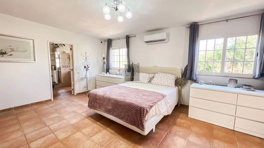 Moradia T5 para Venda em Santa Barbara de Nexe Foto 30